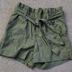 Old Navy girls paper bag shorts, olive green, large 10-12